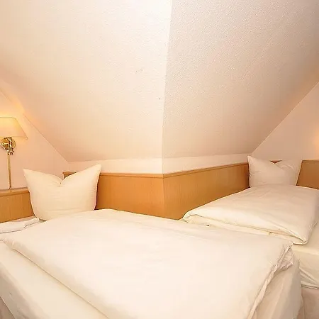 Binzer Hof Отель 4*